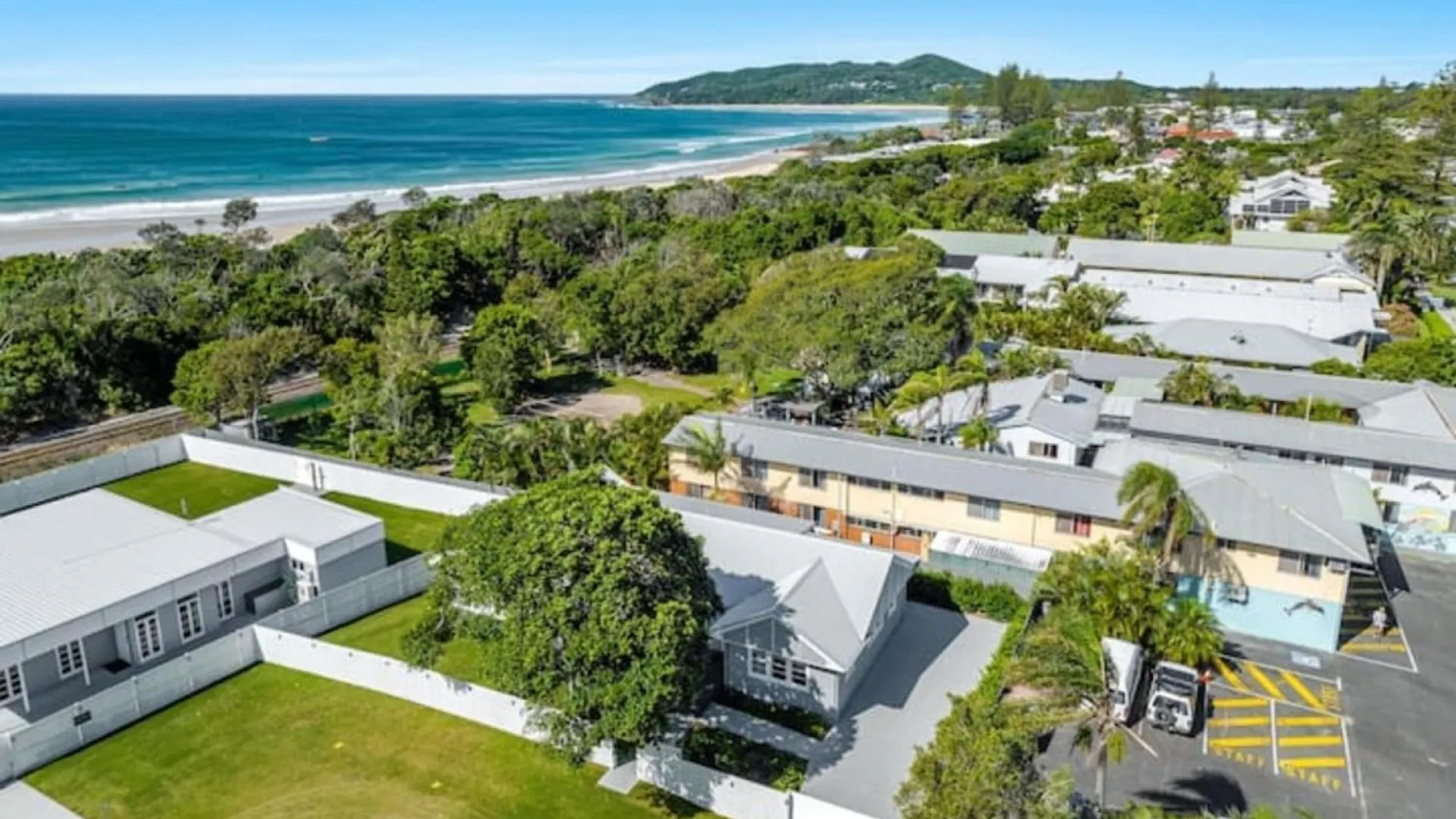 Exquisite 5-Bedroom Coastal Haven In Byron Bay