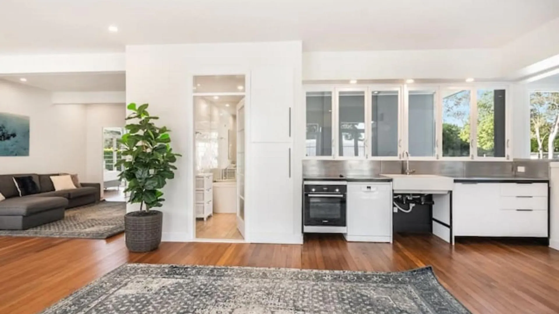 Exquisite 5-Bedroom Coastal Haven In Byron Bay 0*,