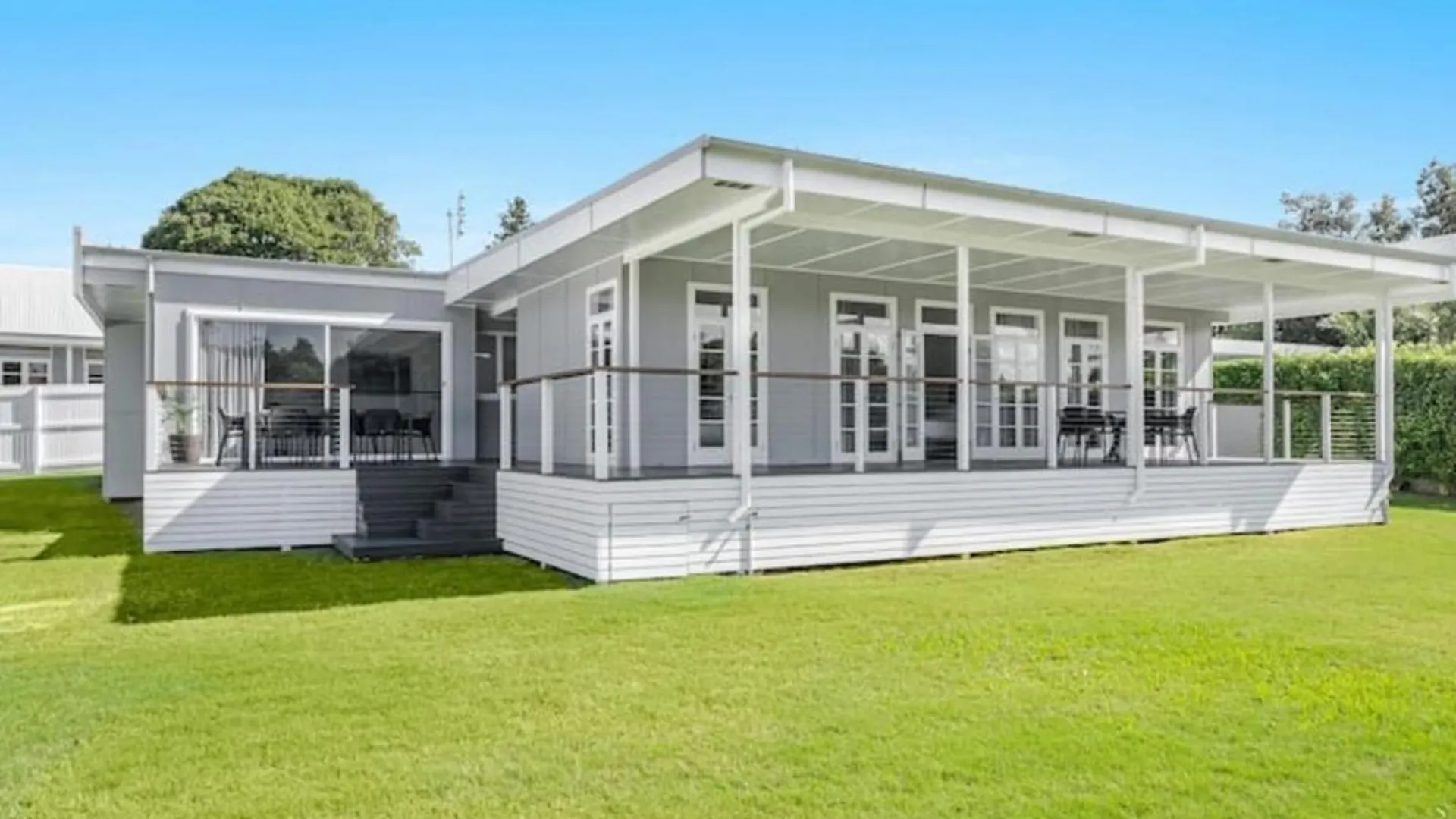 Exquisite 5-Bedroom Coastal Haven In Byron Bay